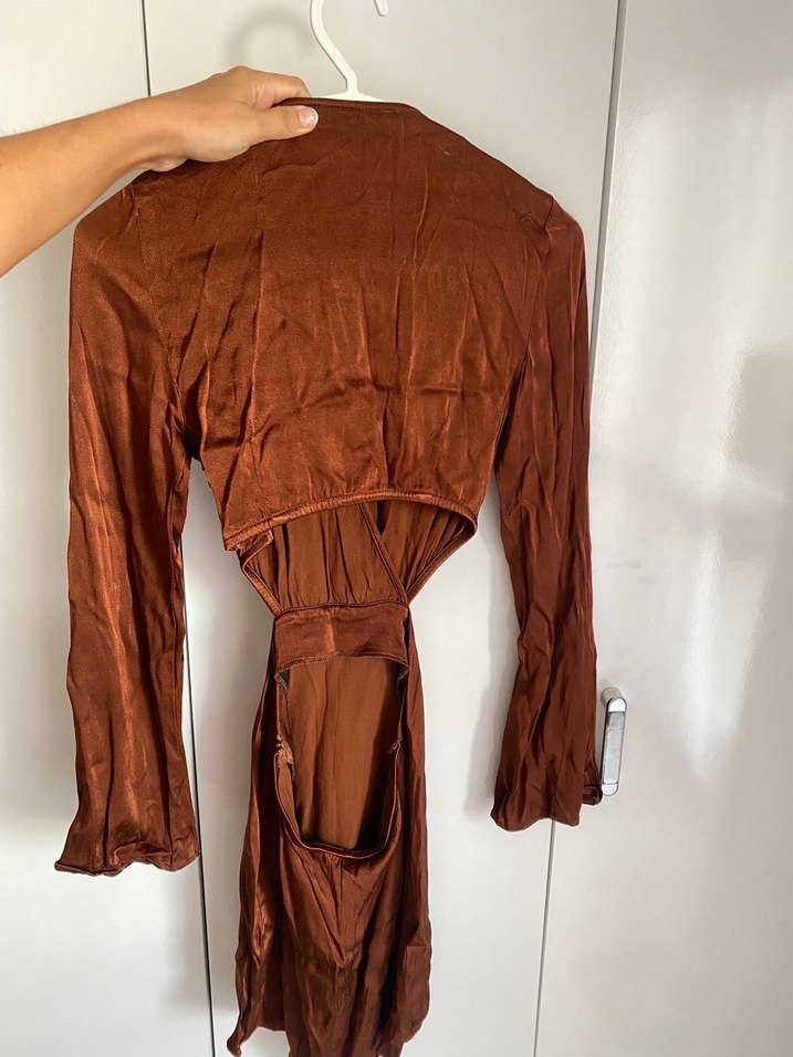 Uzun Kollu V Yakalı Kahverengi saten Mini Elbise - Görsel 5