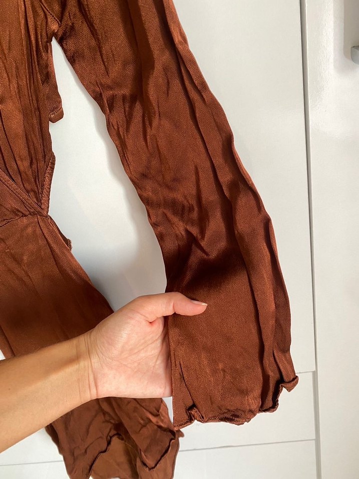 Uzun Kollu V Yakalı Kahverengi saten Mini Elbise - Görsel 4