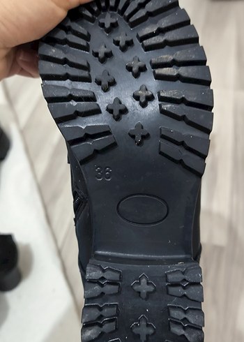 Siyah Deri Punk Tarzı Kadın Botları - Görsel 4