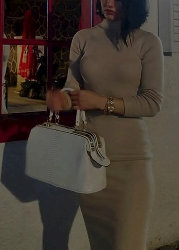 Bej Deri Kemerli Yüksek Yakalı Kadın Elbise - Görsel 2