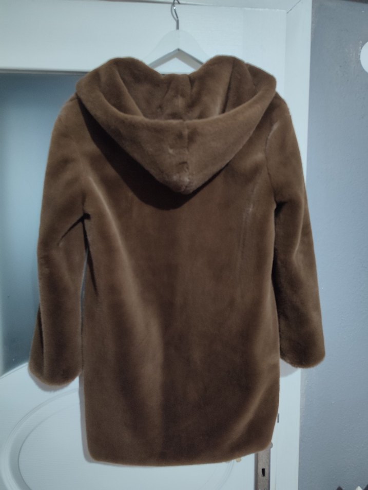 Kahverengi Uzun Kollu Kadın Suni Kürk Mont - Görsel 2