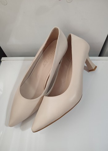 Bej Minimalist Stiletto Topuklu Kadın Ayakkabı yeni giyilmedi - Görsel 2
