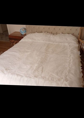 İşlemeli Beyaz Yatak Örtüsü - Görsel 2
