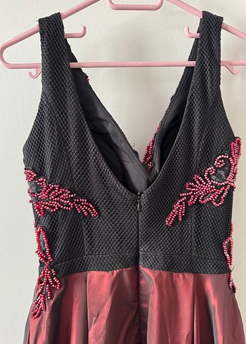 Bordo Nakışlı Uzun V Yakalı Abiye Elbise - Görsel 3