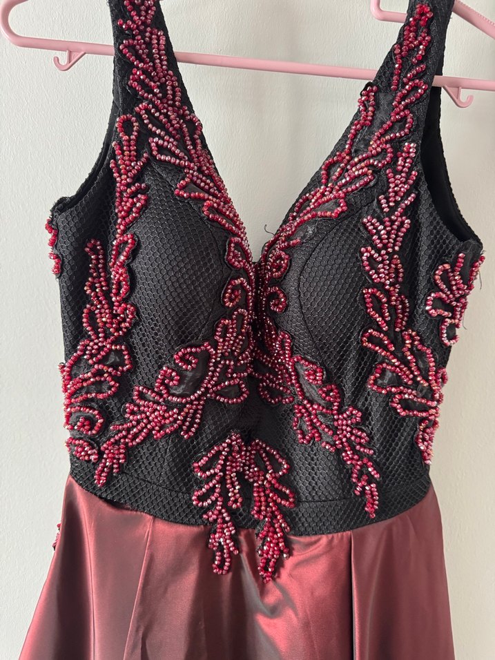 Bordo Nakışlı Uzun V Yakalı Abiye Elbise - Görsel 2