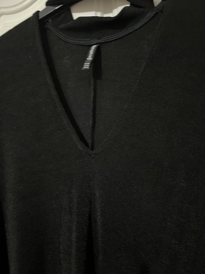 Uzun Kollu Siyah V Yakalı Pilili elbise - Görsel 2