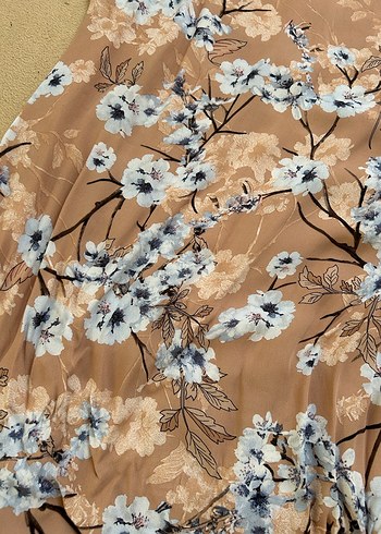 Kadın çiçekli elbise - Görsel 2