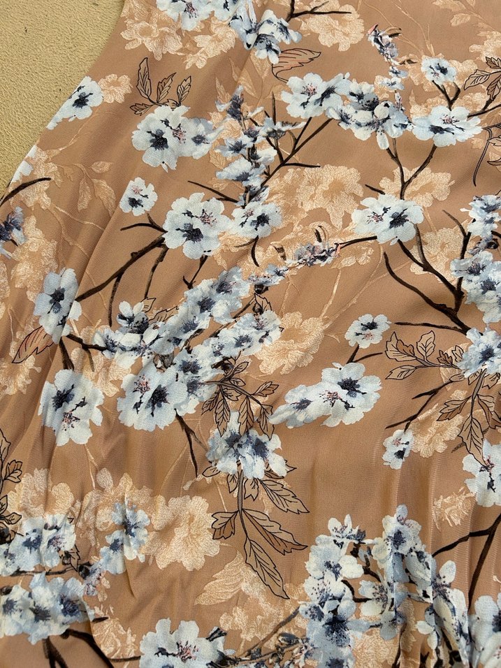 Kadın çiçekli elbise - Görsel 2