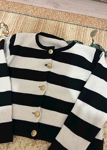 Düğmeli Siyah Beyaz Çizgili Kadın Hırka - Görsel 3