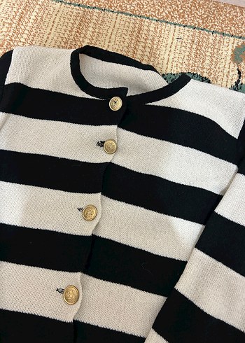 Düğmeli Siyah Beyaz Çizgili Kadın Hırka - Görsel 2