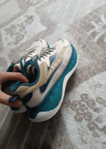 bej koyuyeşil tonda spor şık açık renk kotlarla güzel kombi olur - Görsel 2