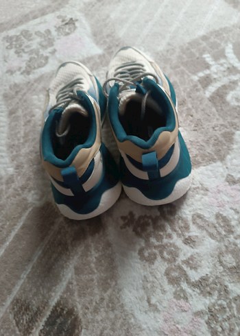 bej koyuyeşil tonda spor şık açık renk kotlarla güzel kombi olur - Görsel 3