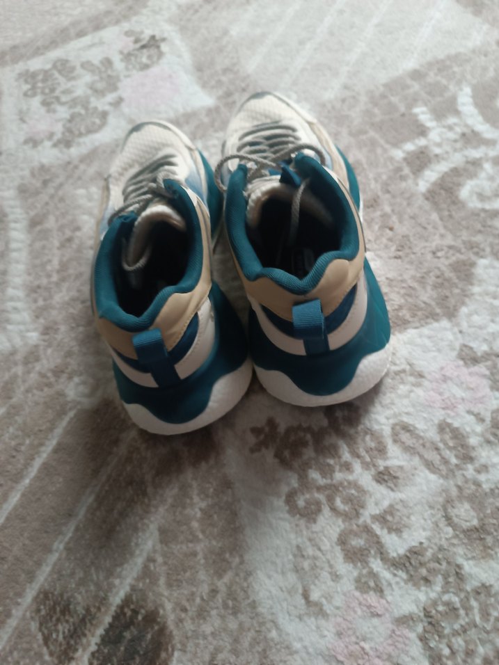 bej koyuyeşil tonda spor şık açık renk kotlarla güzel kombi olur - Görsel 3