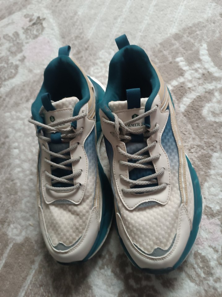 bej koyuyeşil tonda spor şık açık renk kotlarla güzel kombi olur - Görsel 5