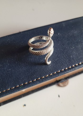 Gri Yılan Şeklinde Yüzük - Görsel 3