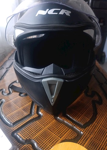 Kilitli Siyah Desenli Motosiklet Kaskı M beden - Görsel 3