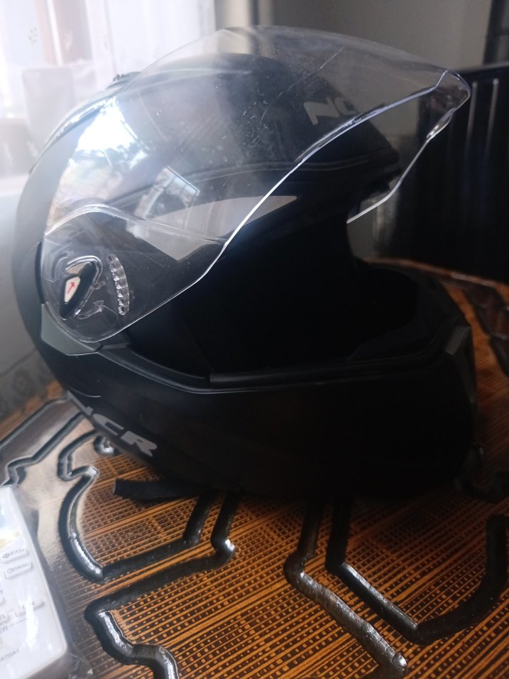 Kilitli Siyah Desenli Motosiklet Kaskı M beden - Görsel 2