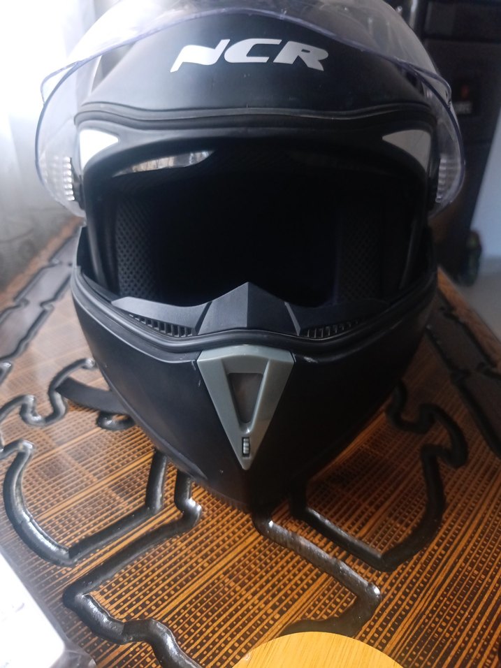 Kilitli Siyah Desenli Motosiklet Kaskı M beden - Görsel 3