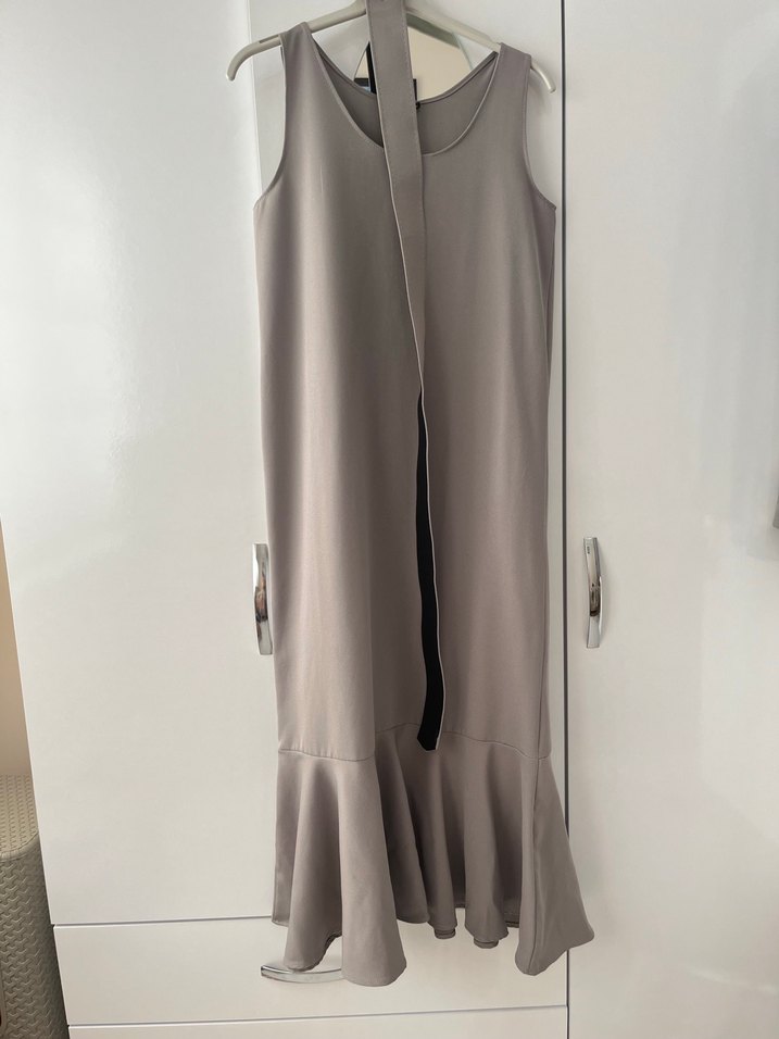 Gri Uzun Kolsuz Drapeli Elbise - Görsel 4