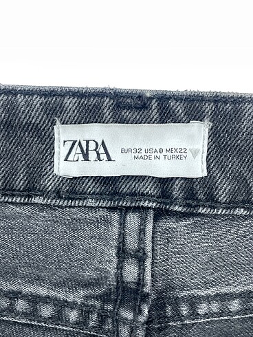 32 Beden gri Renk Zara Jean / Kot %70 İndirimli.