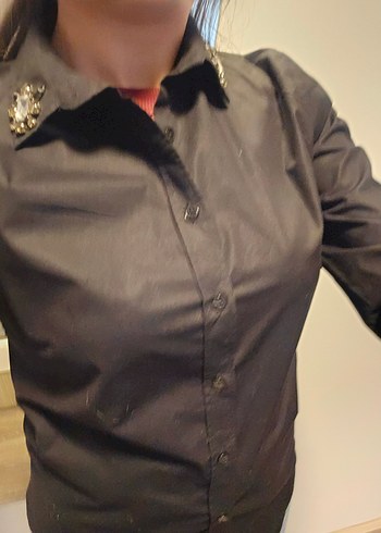 Parlak Siyah Kadın Fabrika marka yakası işlemeli Gömlek - Görsel 4