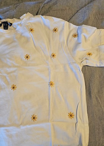 papatya nakışlı beyaz Tişört - Görsel 2