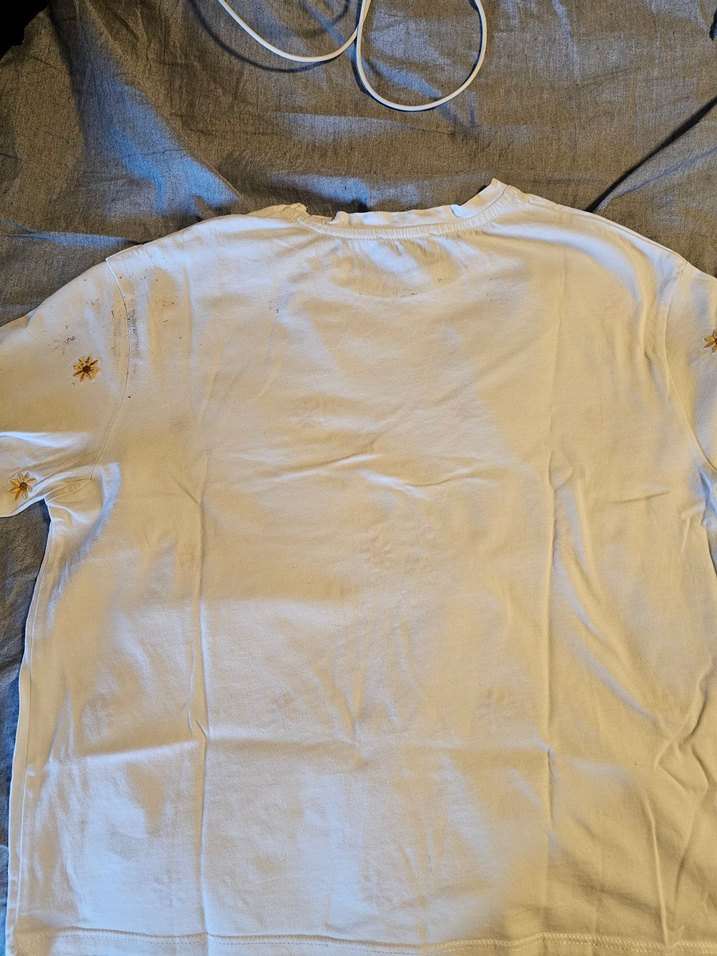 papatya nakışlı beyaz Tişört - Görsel 4