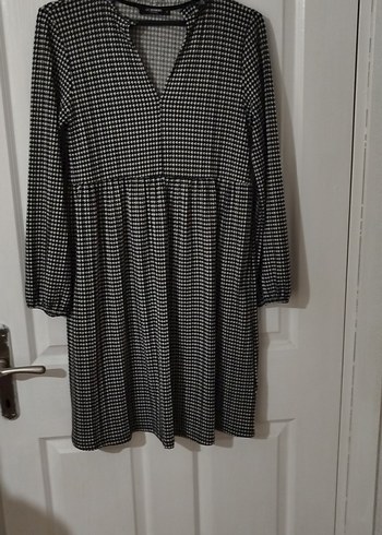 LC Waikiki Siyah Kareli V Yaka Hamile Elbisesi - Görsel 2