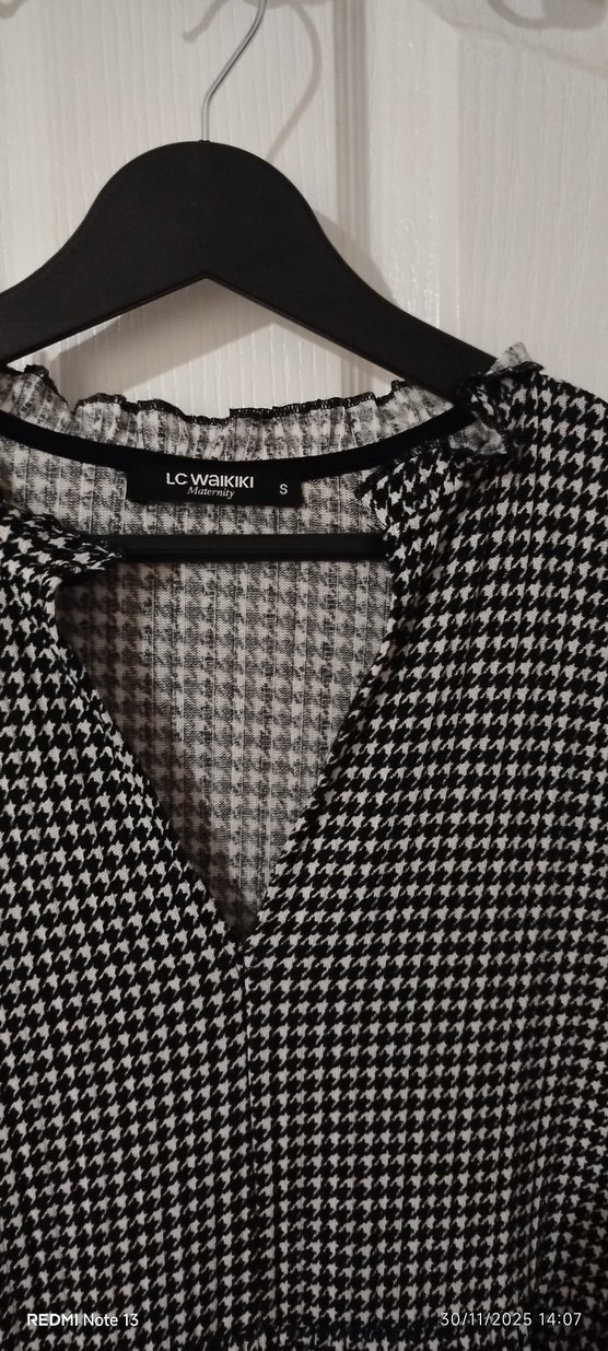 LC Waikiki Siyah Kareli V Yaka Hamile Elbisesi - Görsel 3