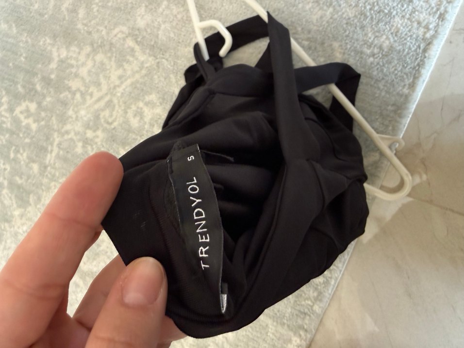 Siyah tenis elbisesi şortlu - Görsel 3