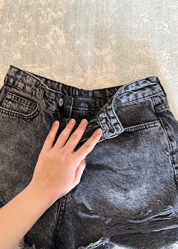 Gri Yıkamalı Bol Kesim Mini Kot Şort - Görsel 2