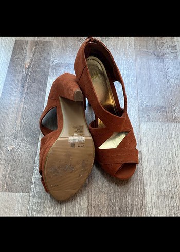 Kahverengi Süet Dolgu Topuklu Kadın Ayakkabı - Görsel 4
