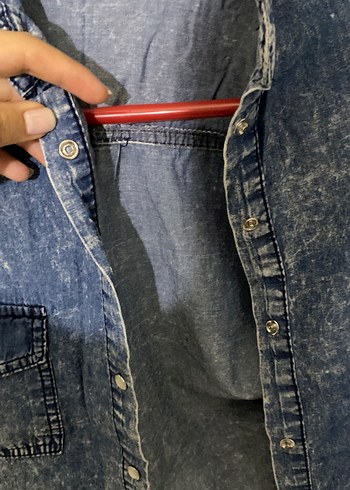 Düğmeli Mavi Denim Kadın Gömlek - Görsel 2