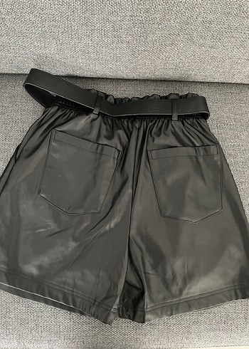 Siyah Deri Kemerli Mini Şort - Görsel 3