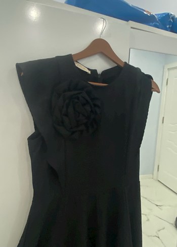 Siyah Fırfırlı Uzun Kollu Kadın Elbise - Görsel 2