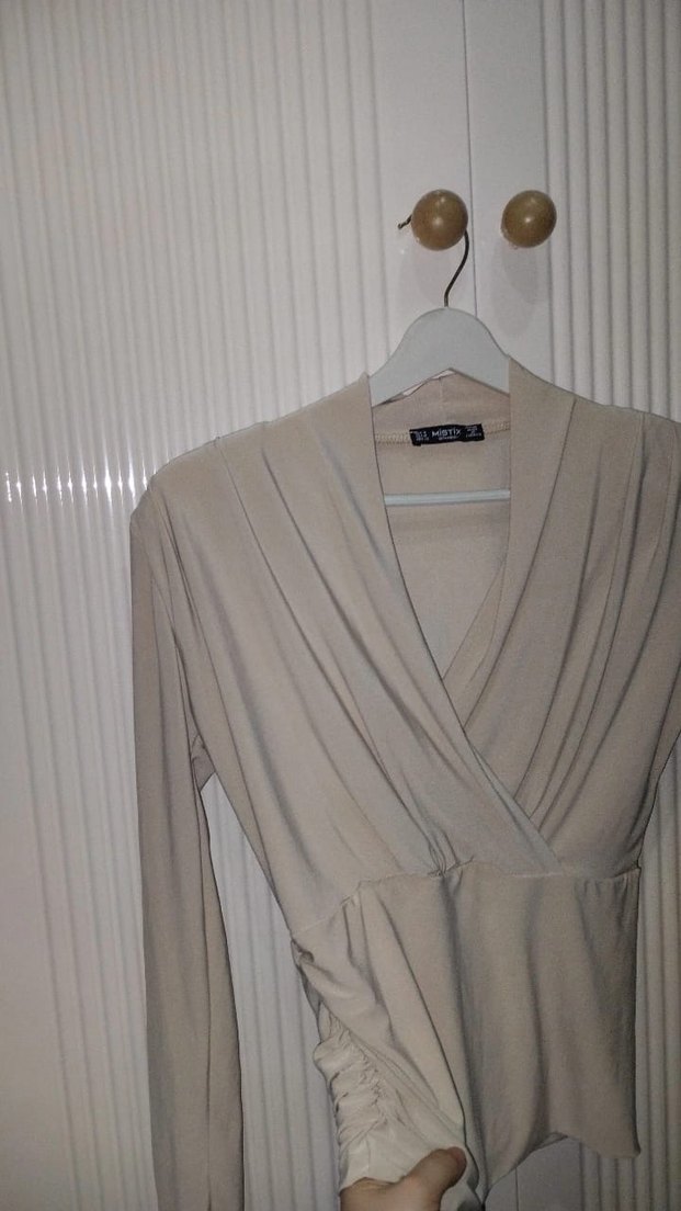 Bej V Yaka Drapeli Kadın Bluz - Görsel 3