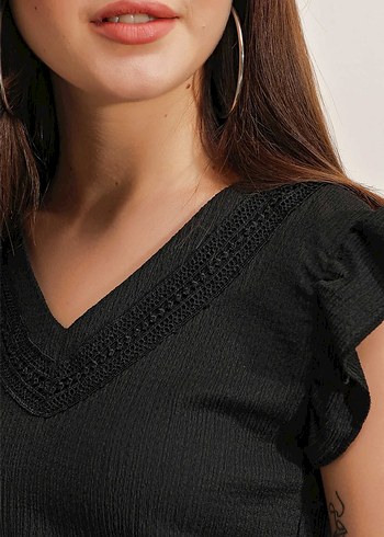 Siyah V Yakalı Nakışlı Kadın Bluz - Görsel 4