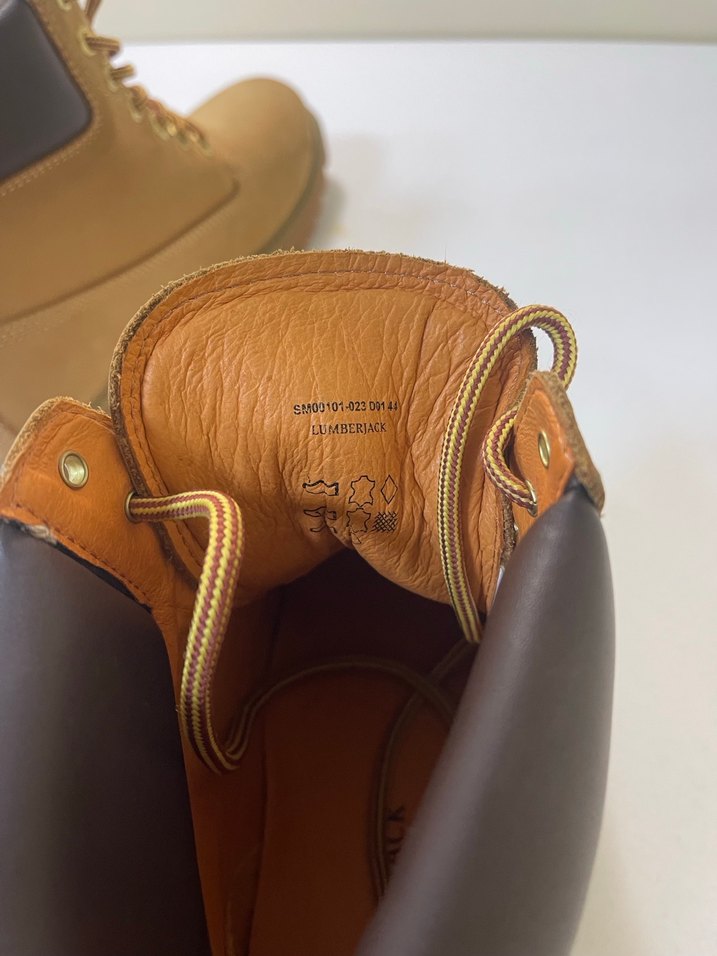 Kahverengi erkek bot - Görsel 4