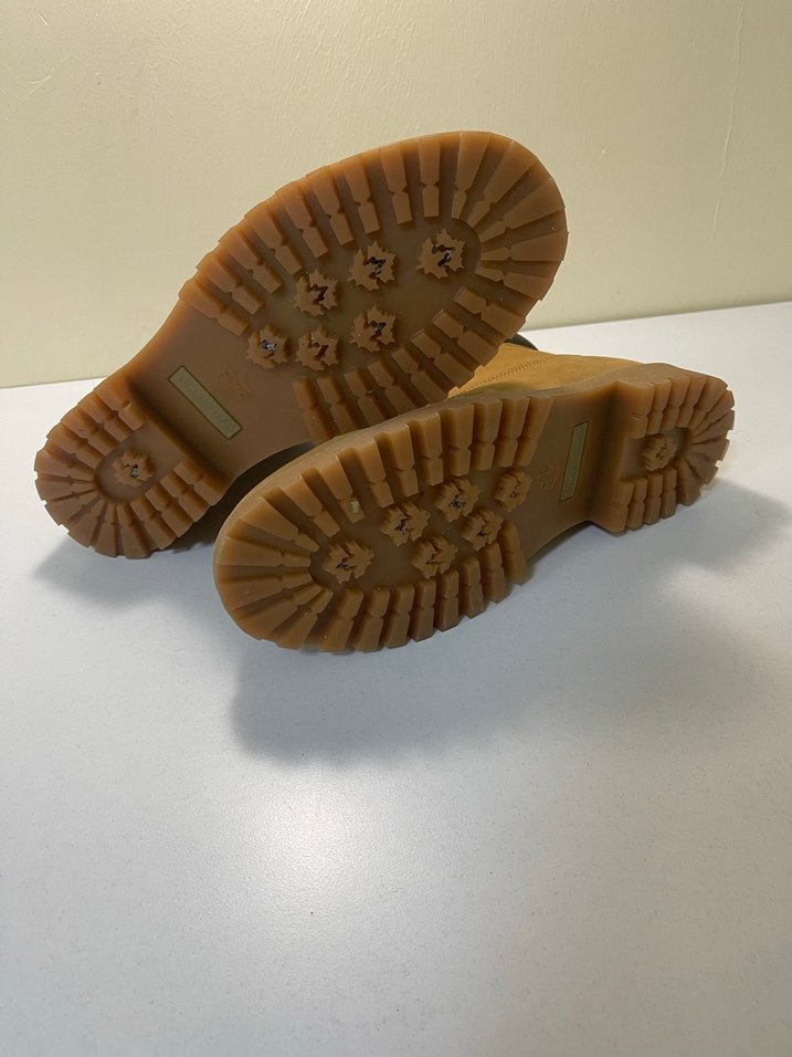 Kahverengi erkek bot - Görsel 3