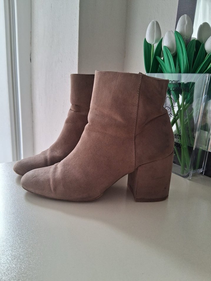 BERSHKA  SÜET BOT Kadın Bej Süet Topuklu Bot - Görsel 2