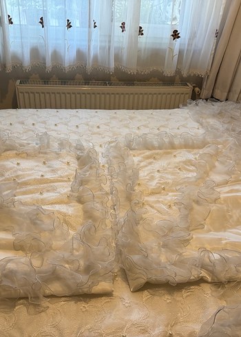 Beyaz Parlak Fırfırlı Yatak Örtüsü - Görsel 4