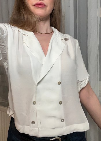 Yargıcı Saten Düğmeli Beyaz V Yaka Kadın Gömlek - Görsel 4