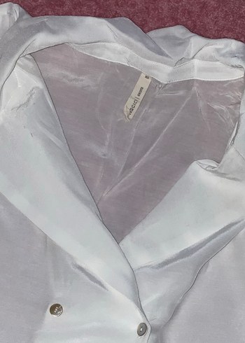 Yargıcı Saten Düğmeli Beyaz V Yaka Kadın Gömlek - Görsel 5