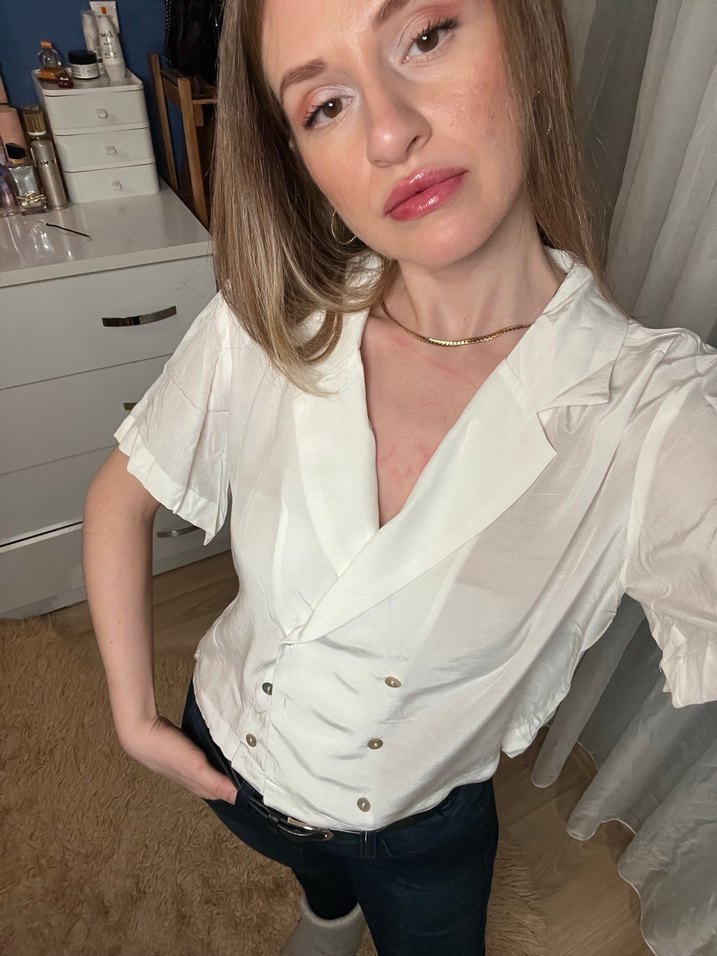 Yargıcı Saten Düğmeli Beyaz V Yaka Kadın Gömlek - Görsel 3