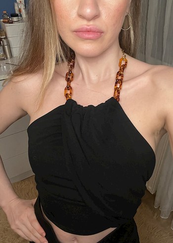 Zincir Detaylı Siyah Mini Crop Top - Görsel 2