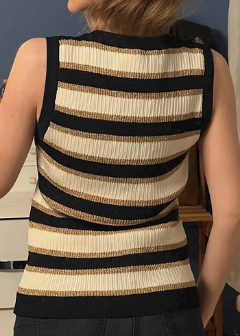 Night Zoom - Mert Aslan Tasarım - Düğmeli Çizgili Bej Süveter - Görsel 4