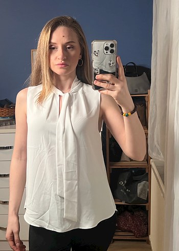 Beyaz Saten Halter Yaka Kolsuz Şık Bluz - Görsel 4