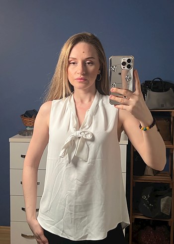 Beyaz Saten Halter Yaka Kolsuz Şık Bluz - Görsel 3