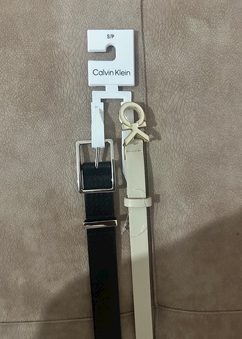 Calvin Klein İki Renkli Minimal Kemer Seti
