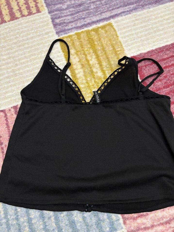 HM Siyah V Yaka Dantel Detaylı Kadın Atlet - Görsel 4